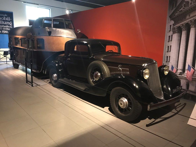 1932 Graham Blue Streak coupe and Curtis Aerocar Land Yacht. Used by banker High MacDonald for the commute between his home in Long Island and his Manhatten office. The trailer is doped fabric over a cable-tensioned spaceframe - cutting edge early-30s aviation tech - and contains an office, kitchen and bathroom. The “cockpit” has a full set of instruments, plus levers to aim the floodlights.